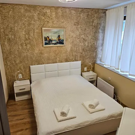 Central, Quiet And Modern With Private Parking Варна