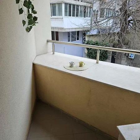 Апартамент Central, Quiet And Modern With Private Parking Варна